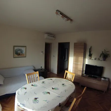 Mouse Apartment Omis