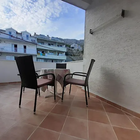 Mouse Apartment Omis