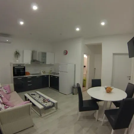 Apartment Mouse *